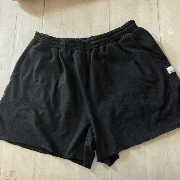 Vuori Pants - Vuori Black Athletic Shorts